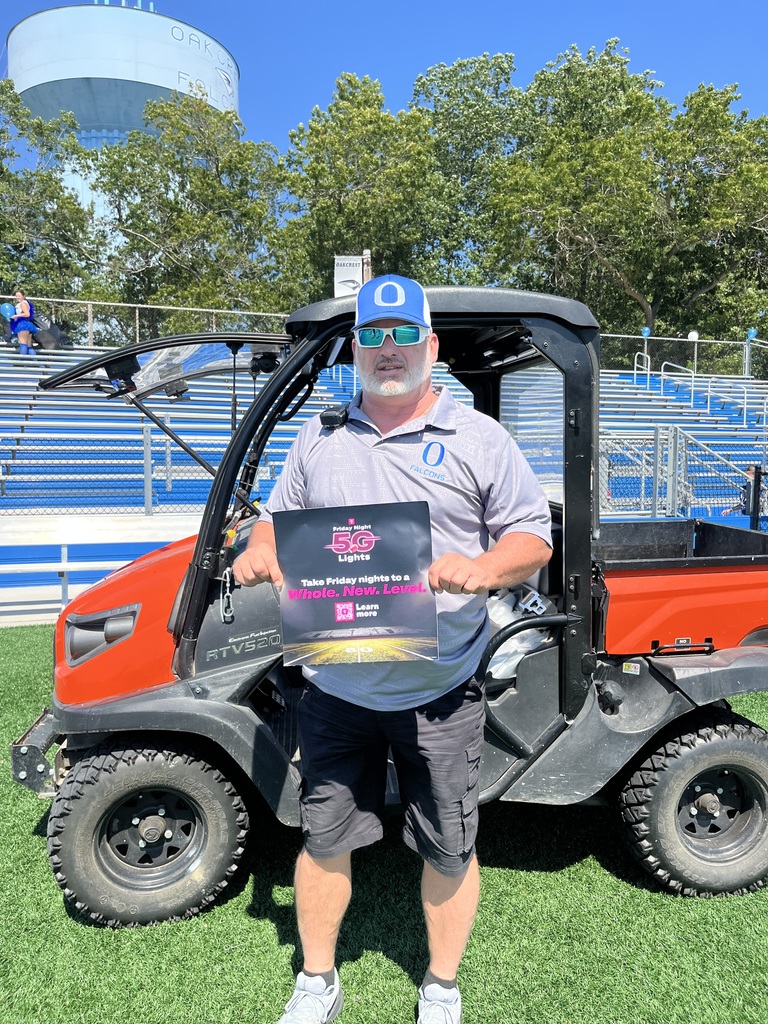 Blue and gray on display for Falcon Friday at the Nest! Oakcrest High School Fall Pep Rally presented by Student Council #FN5GL #Sweepstakes @TMobile