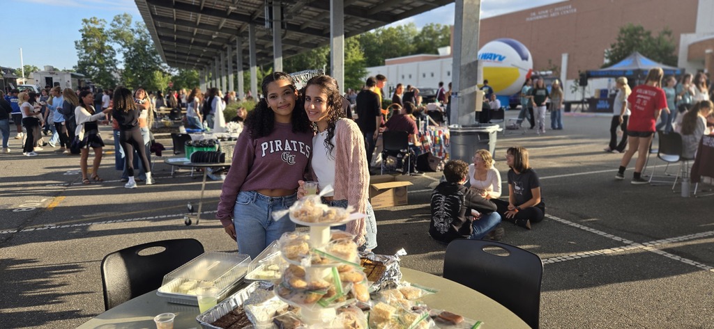 Key Club members A'Nasia Fisher and Anna Sakalis