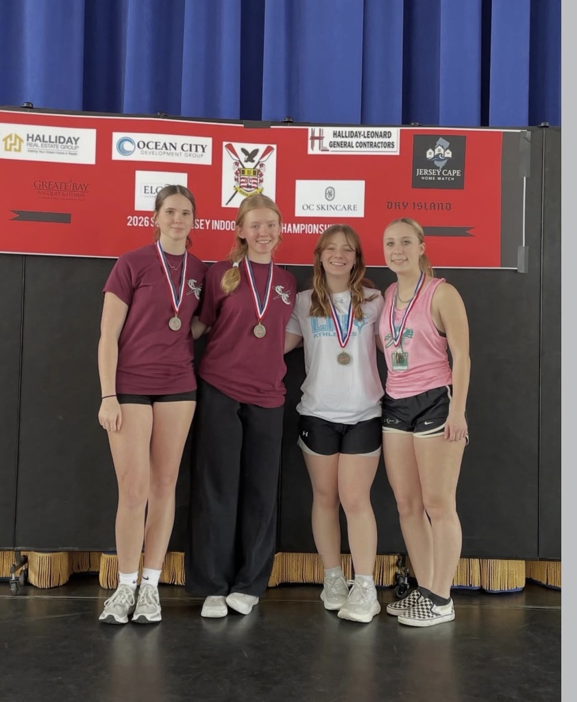 Delanie Gubbins, Devon Seltzer, Samantha Rubsam, and Cedar Creek Alumni, Carey Inemer, with all of their gold medals form coxswain relay
