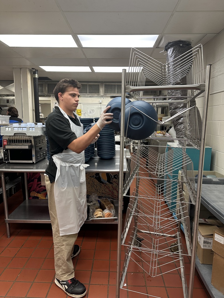 intern washing dishes