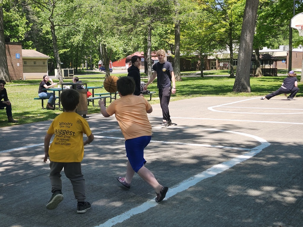 kids playing basketball