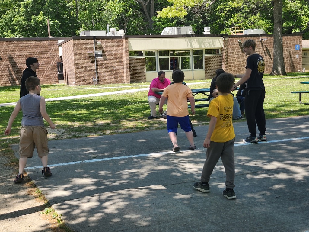 kids playing basketball