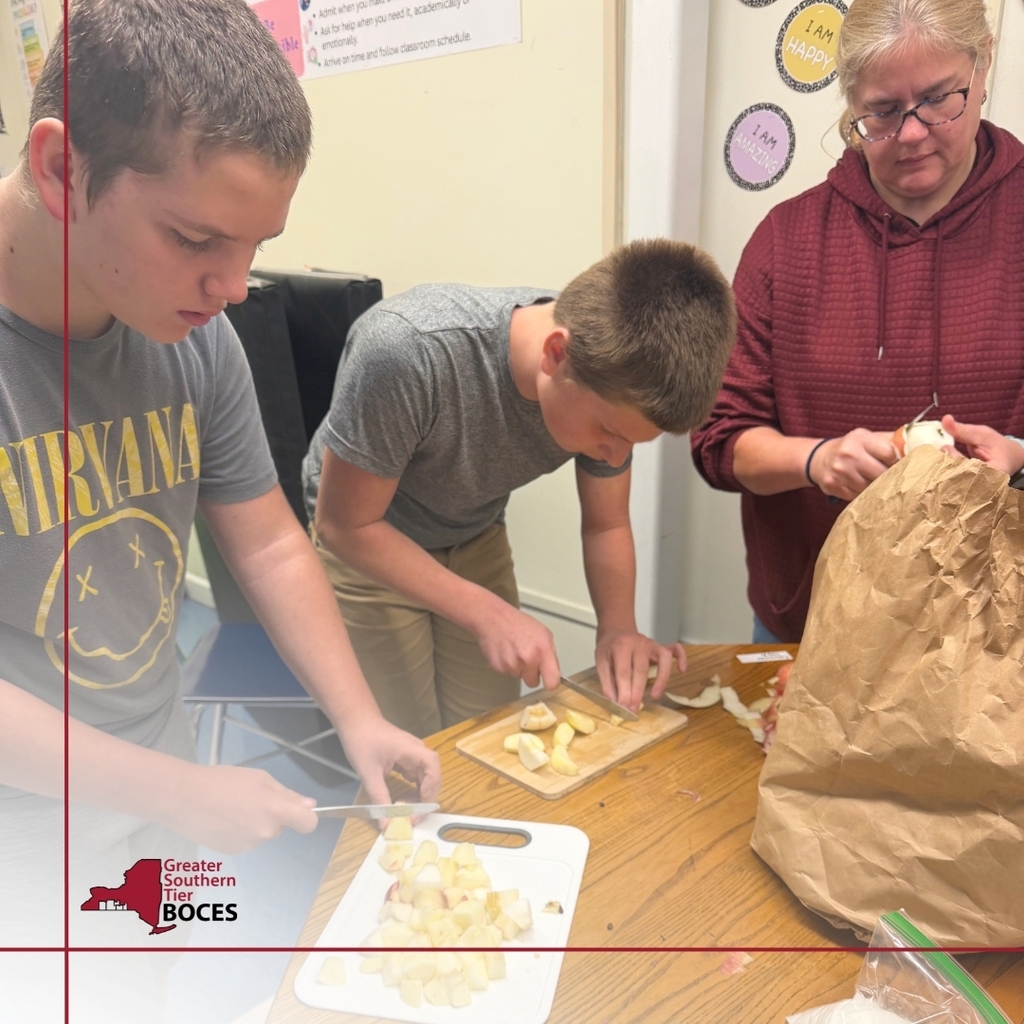 Exceptional Ed students making applesauce