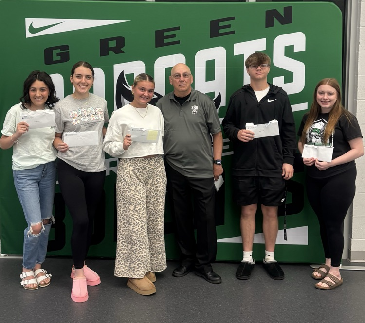 Glockner Dare to Dream winners presented with their winnings.