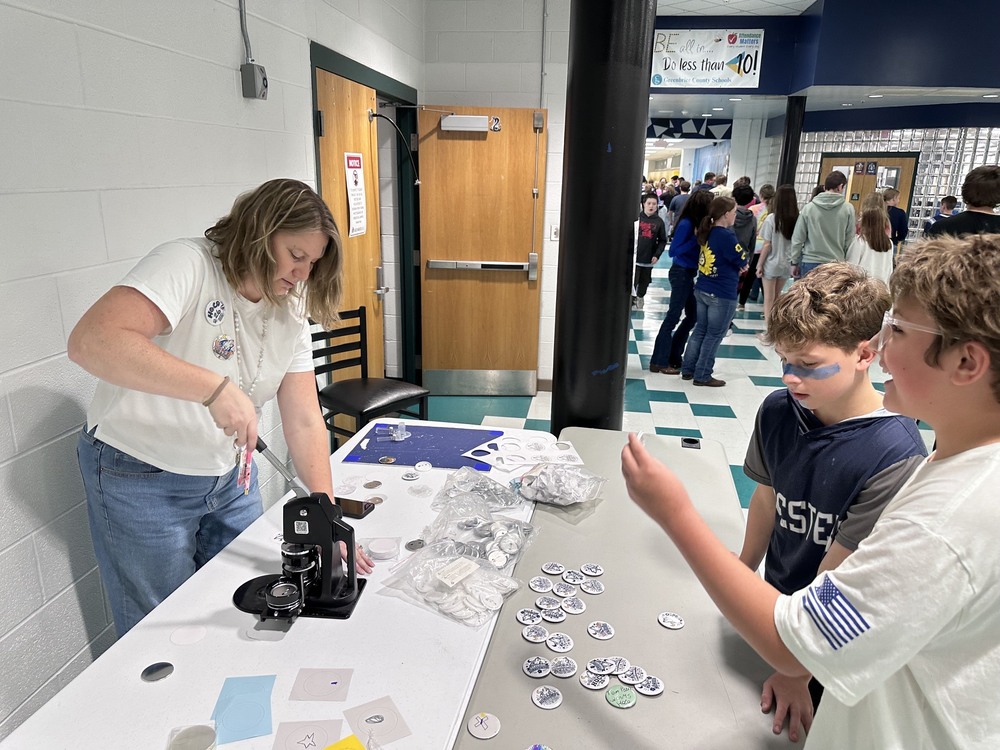 Students Make Buttons