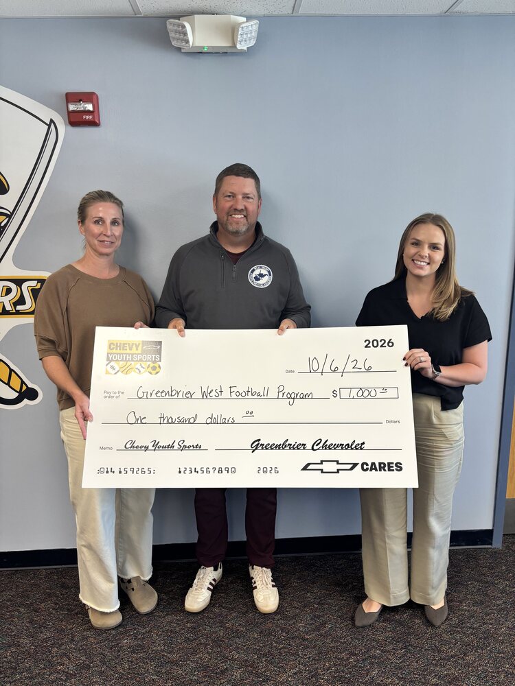 2 female 1 male holding a check for $1,000