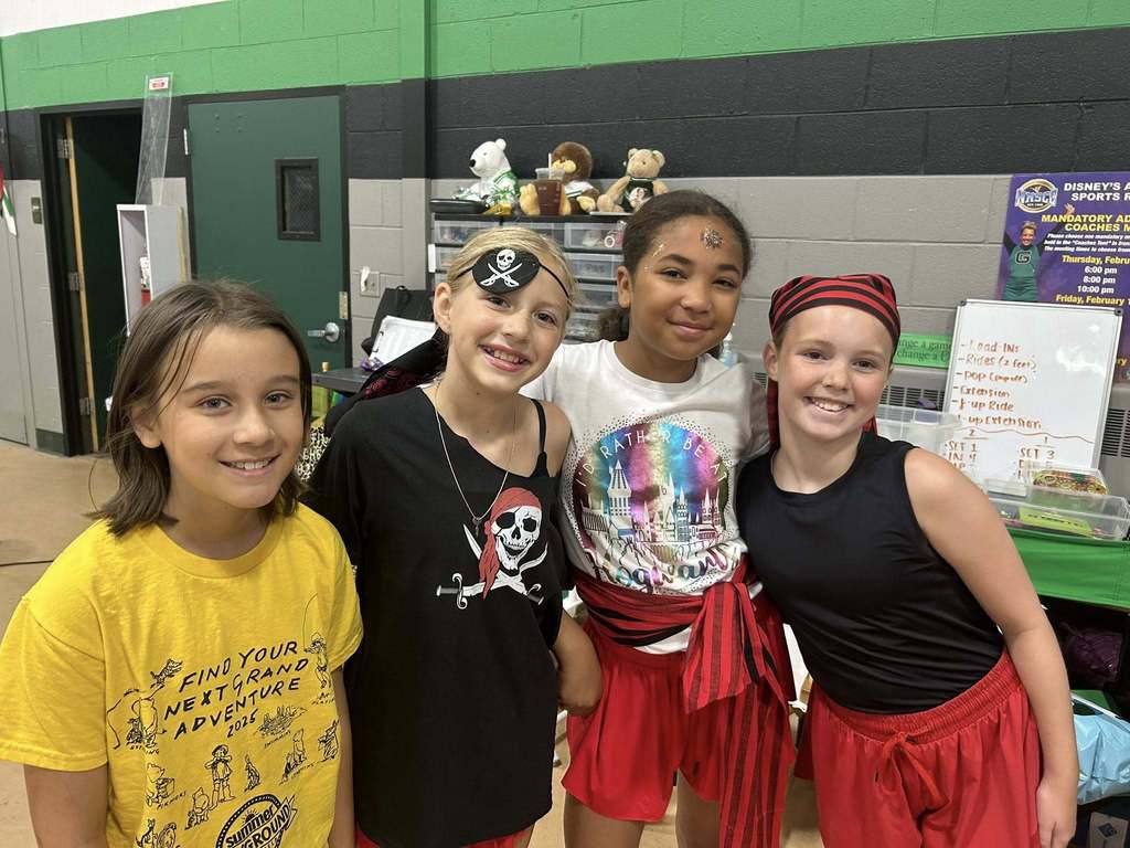Smiling campers at IWant2Cheer