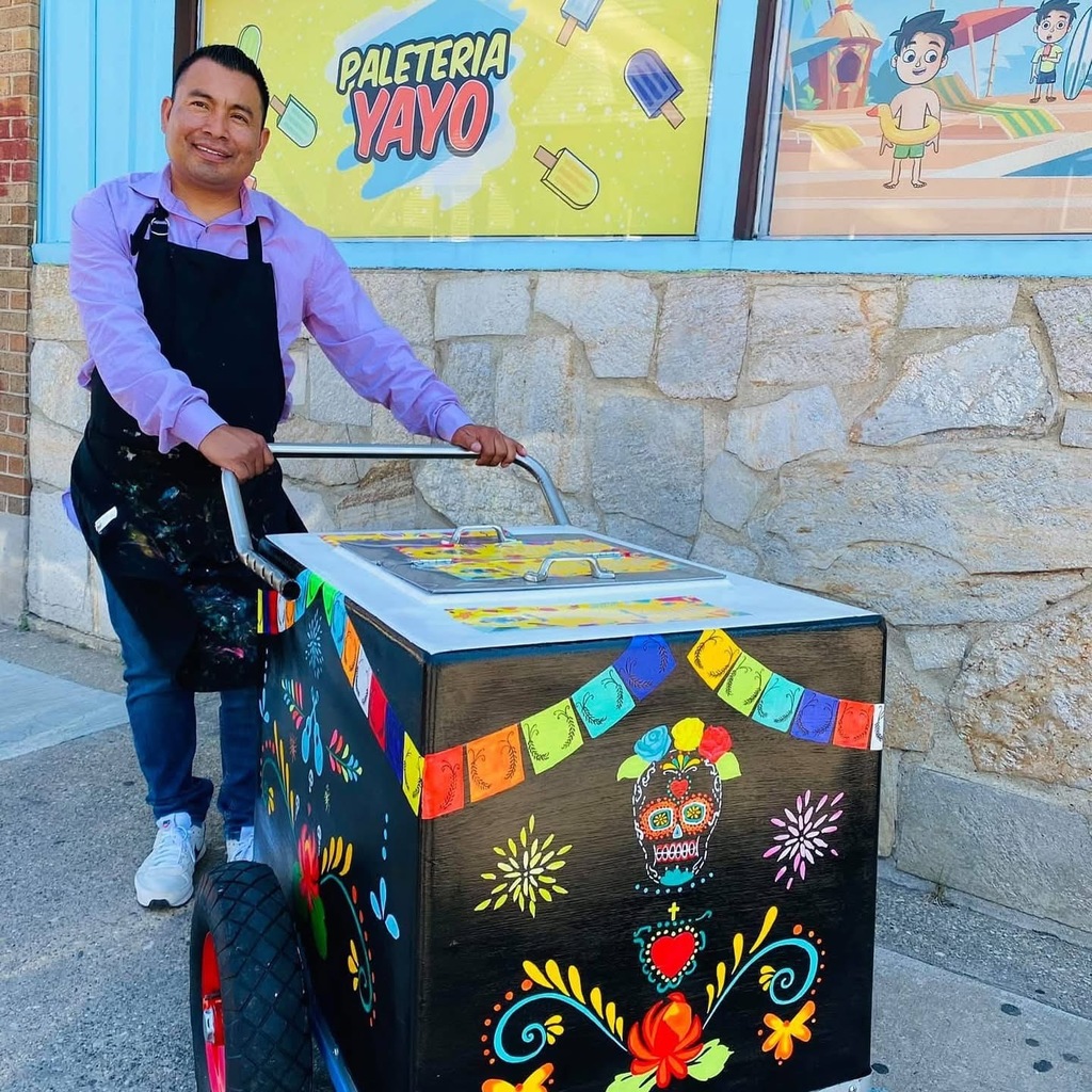 Picture of Paleteria Yayo  food cart.