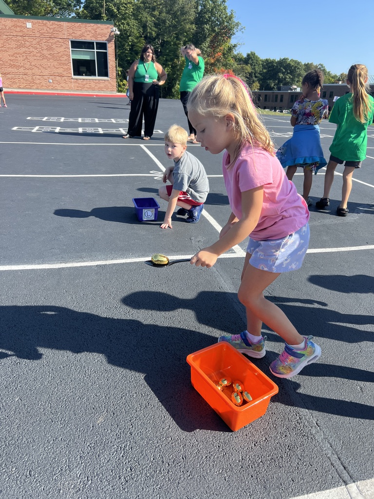 Golden Eggs relay race kiddos