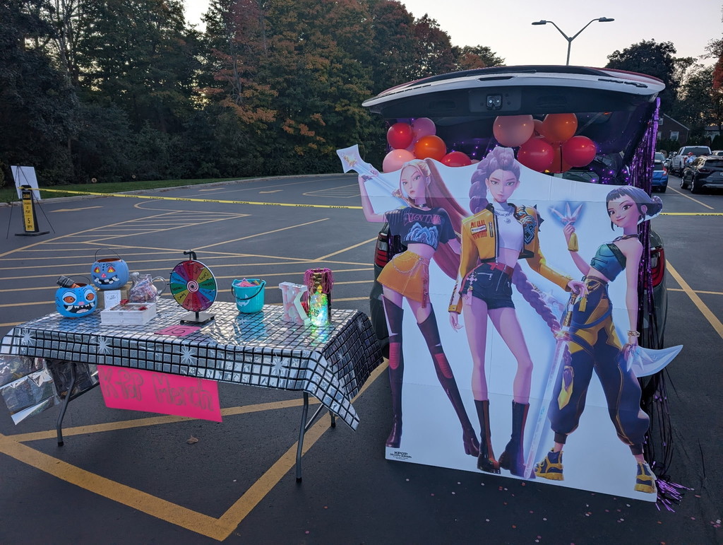 Kpop demon hunter trunk or treat car