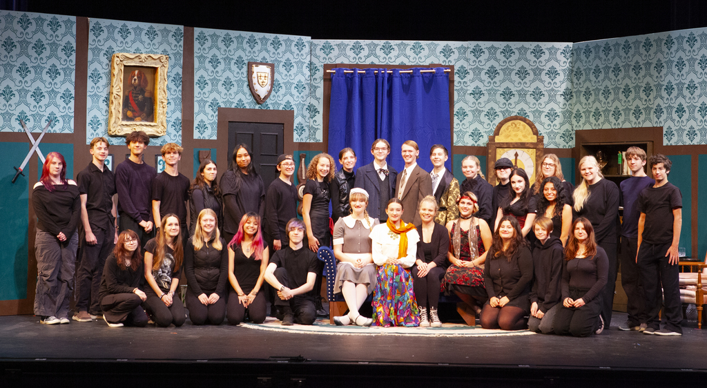 Play that goes wrong cast and crew photo