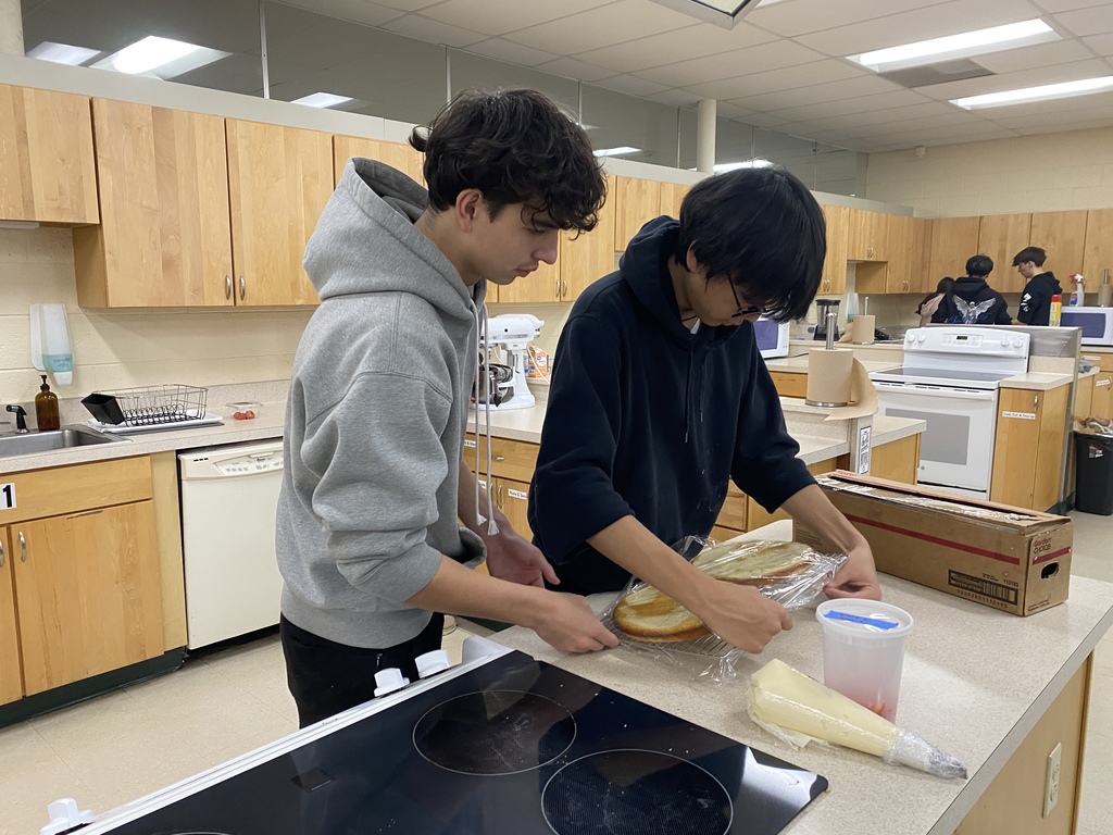 Students assembling their cake