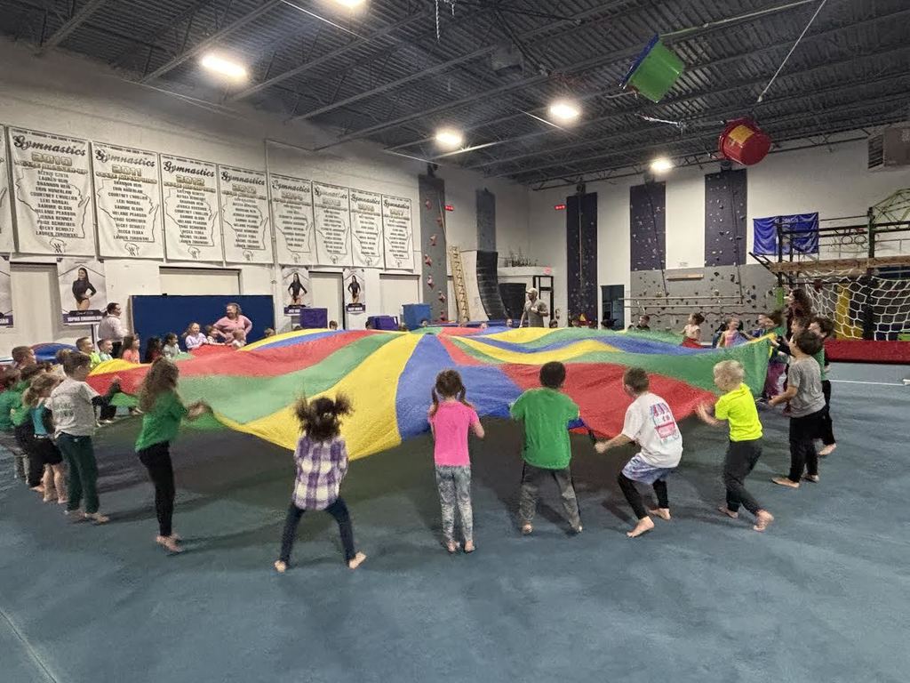 5K students having fun with a parachute at Altius Gymnastics.
