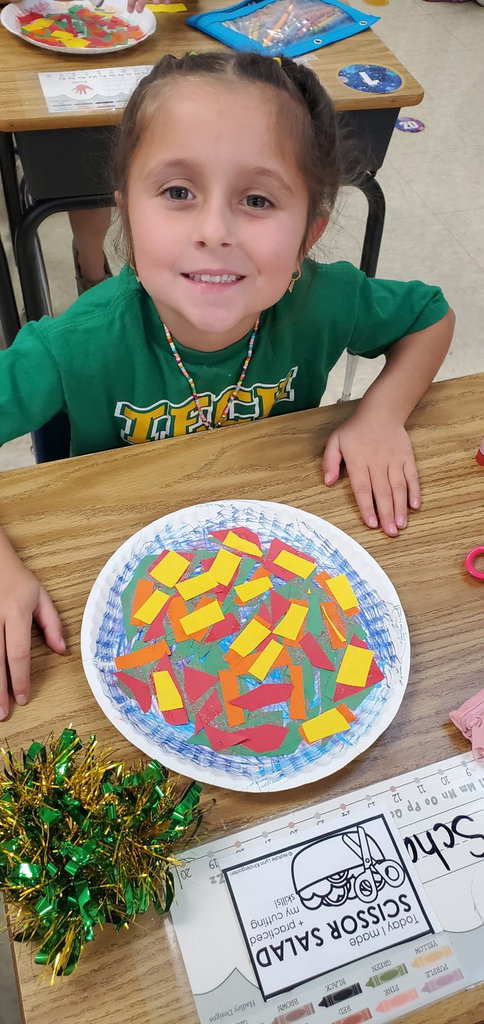 Mrs. Melissa's class was sharpening their skills while making Scissor Salads today!!