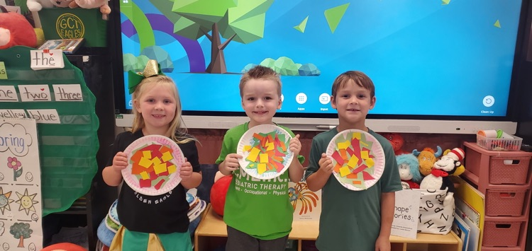 Mrs. Melissa's class was sharpening their skills while making Scissor Salads today!!