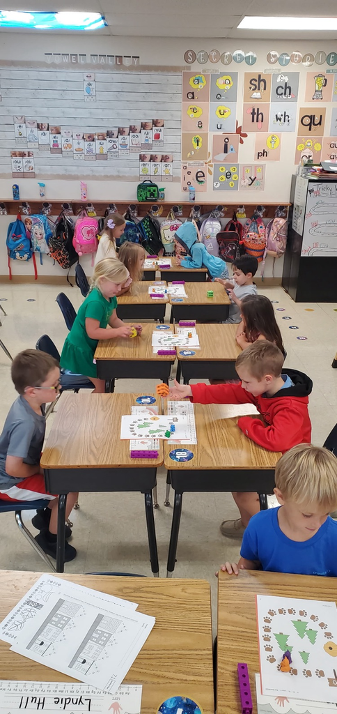 Mrs. Melissa's class had a great day of testing and even kept our learning going strong today! Fun in Math with partner bear counting gametime, and then out for some chalk using our knowledge of lines from Skills!