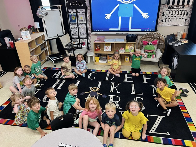 Mrs. Leslie’s Pre K babes had a Fabulous Friday!! 🤩 We love building Mat Man, learning about body awareness, five senses, & looking cute all decked out in our #FullFlightFriday attire 💚💛