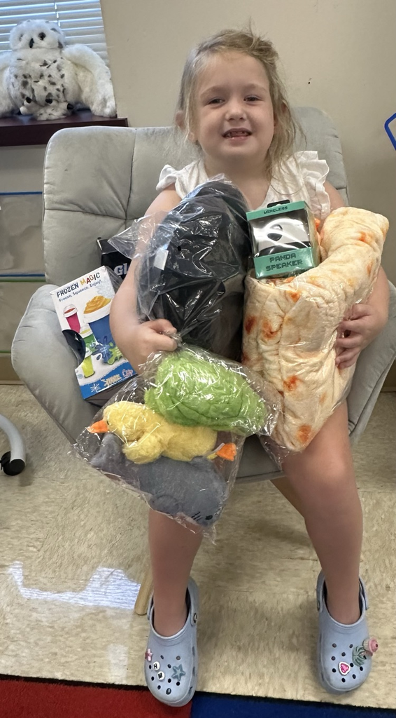 Congratulations to Hunter Matheney — Kg Mrs. Kelli Willis’ class won the “Golden Ticket” drawing from the catalog fundraiser.