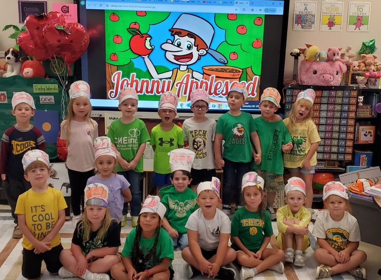 Mrs. Melissa's class celebrated the Beginning of their Knowledge Unit: 5 Senses with Apple Day, also a new sound this week /a/. We used all of senses to explore the world of apples and Johnny Appleseed! 