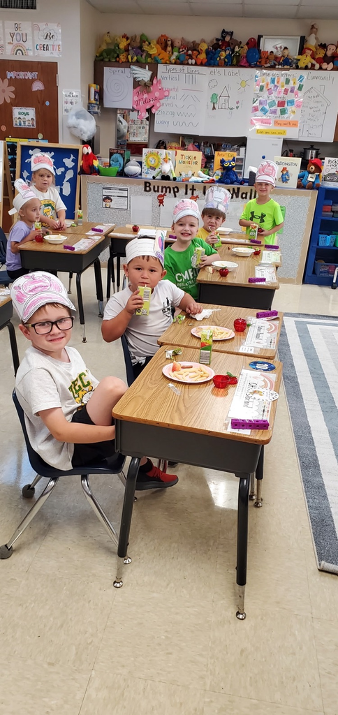 Mrs. Melissa's class celebrated the Beginning of their Knowledge Unit: 5 Senses with Apple Day, also a new sound this week /a/. We used all of senses to explore the world of apples and Johnny Appleseed! 