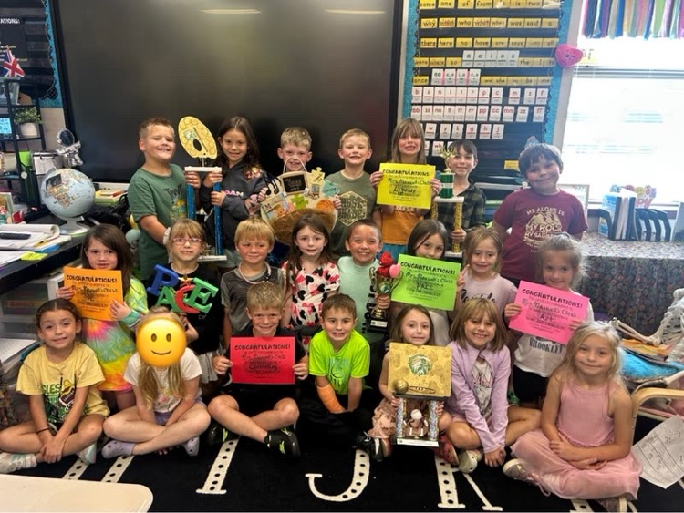Mrs. Debbie Maxwell’s first grade class was the winner of the Golden feather award for the first 9 weeks! Feathers are given out in special classes for good behavior!