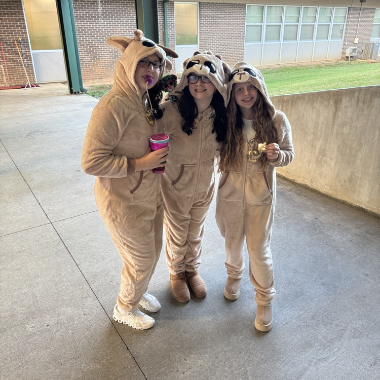 HOCO GCTJHS Dress Up Day #1: Elders vs Babies