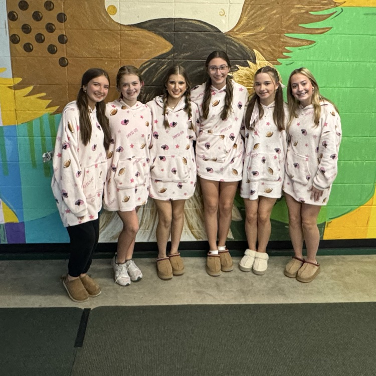 HOCO GCTJHS Dress Up Day #1: Elders vs Babies