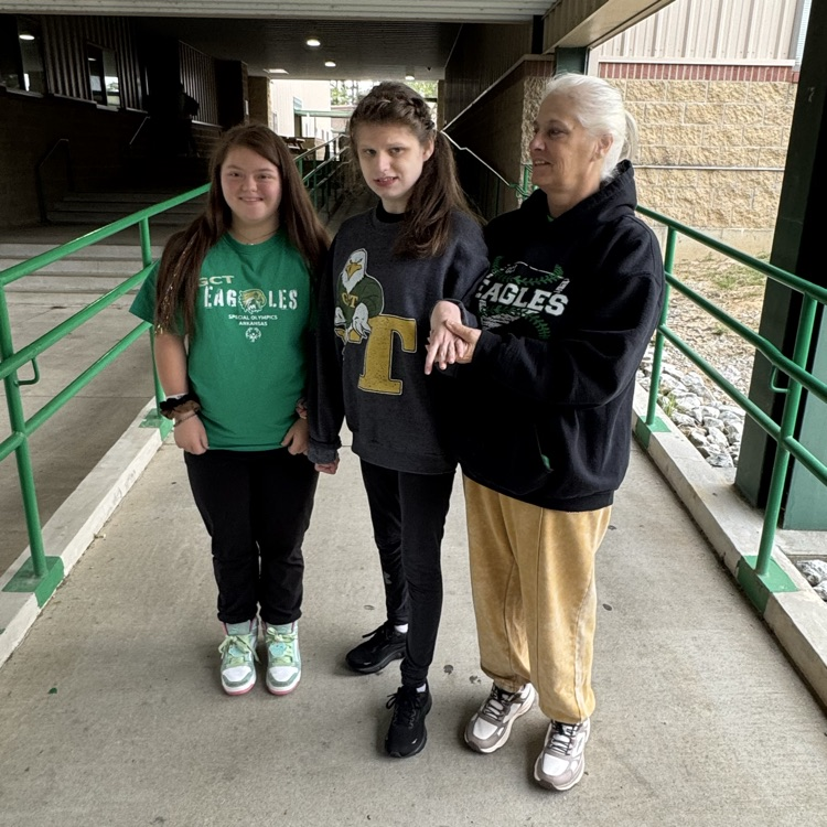 Color Wars: 8th: Black & White, 9th: Green & Gold. Great Day To Be A Jr Eagle! ๐ฆ