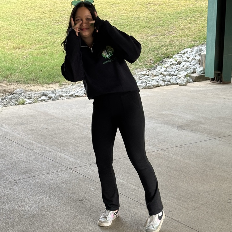 Color Wars: 8th: Black & White, 9th: Green & Gold. Great Day To Be A Jr Eagle! ๐ฆ