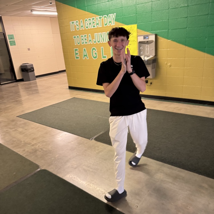 Color Wars: 8th: Black & White, 9th: Green & Gold. Great Day To Be A Jr Eagle! ๐ฆ