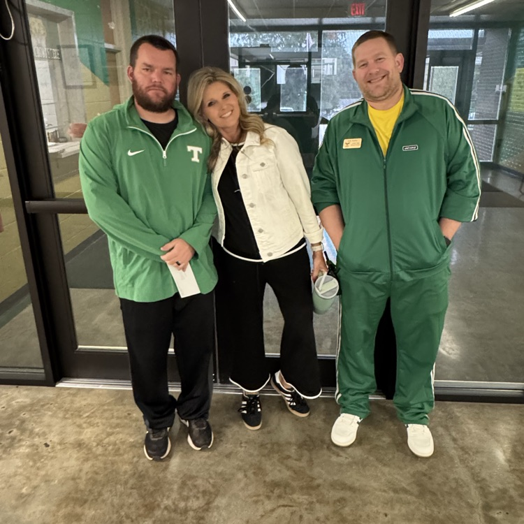 Color Wars: 8th: Black & White, 9th: Green & Gold. Great Day To Be A Jr Eagle! ๐ฆ