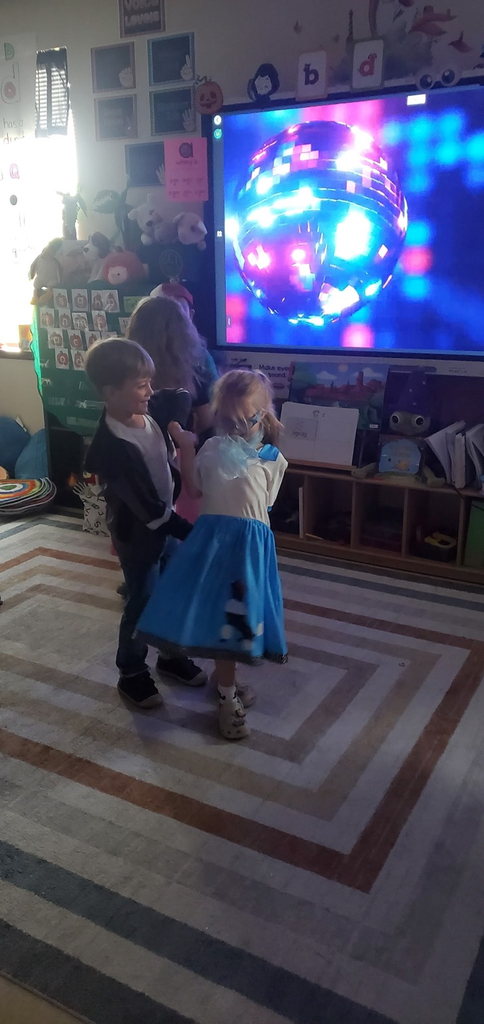 We made it to the Fabulous 50s! Soda floats, Sock Hop, Soda Float questioning, snacks of the 50s and more! Learning in the 50s is fun!!