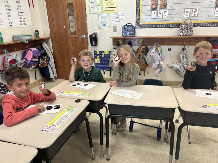 My class made moon phases with Oreos today while we’re learning about astronomy!