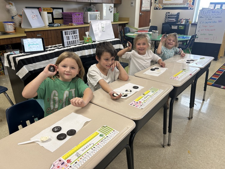 My class made moon phases with Oreos today while we’re learning about astronomy!