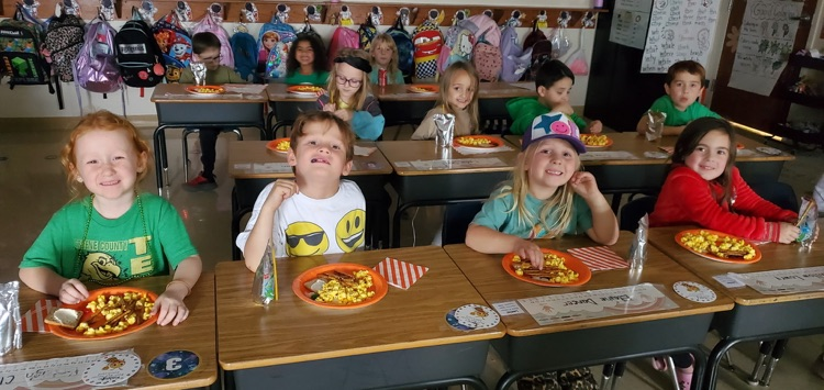 Mrs. Melissa's class finished the day getting ready for Thanksgiving with Teen Number Turkeys and a Charlie Brown Thanksgiving feast! Plus doesn't everyone have a turkey for a teacher?! 