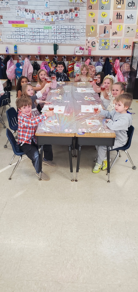 Mrs. Melissa's class celebrated "QU " today with the wedding of Q & U, we made a quilt with gifts starting with /qu/, wrote words with "qu" and talked about, how in words, they are never alone.