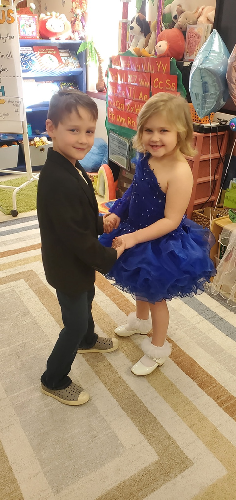 Mrs. Melissa's class celebrated "QU " today with the wedding of Q & U, we made a quilt with gifts starting with /qu/, wrote words with "qu" and talked about, how in words, they are never alone.