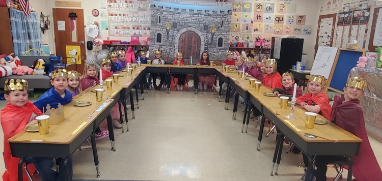 Mrs. Melissa class had so much fun celebrating as royalty with our Kings & Queens Knowledge Unit with a Royal Valentines Share Time!