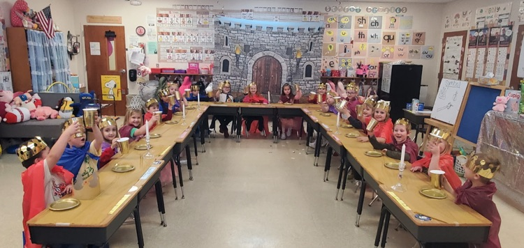 Mrs. Melissa class had so much fun celebrating as royalty with our Kings & Queens Knowledge Unit with a Royal Valentines Share Time!