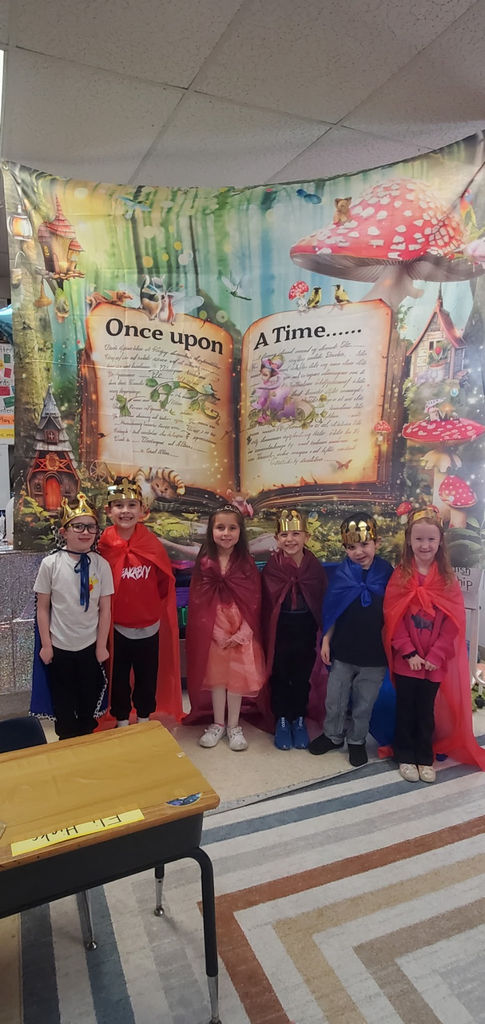 Mrs. Melissa class had so much fun celebrating as royalty with our Kings & Queens Knowledge Unit with a Royal Valentines Share Time!