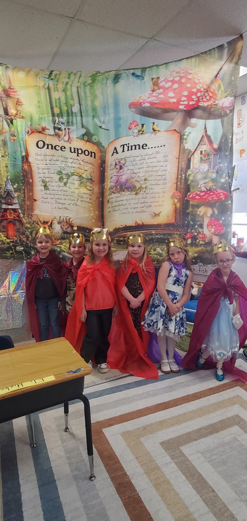 Mrs. Melissa class had so much fun celebrating as royalty with our Kings & Queens Knowledge Unit with a Royal Valentines Share Time!