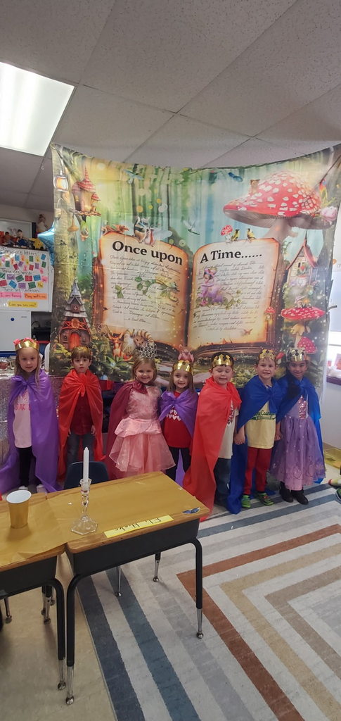 Mrs. Melissa class had so much fun celebrating as royalty with our Kings & Queens Knowledge Unit with a Royal Valentines Share Time!