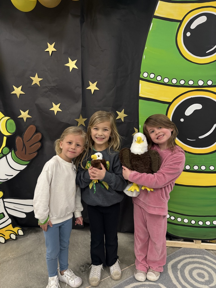 We’re excited to welcome our newest Eagles to the nest! 💛