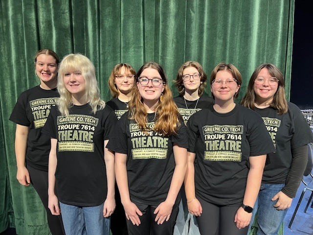Students in Thespian troupe