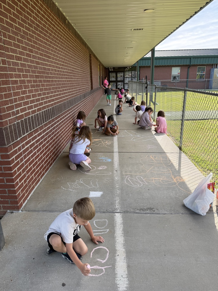 students with sidewalk chalk