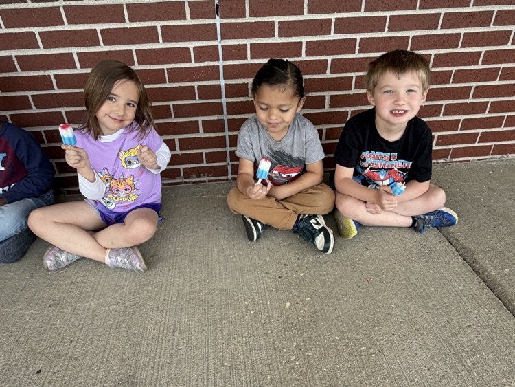 students with sidewalk chalk