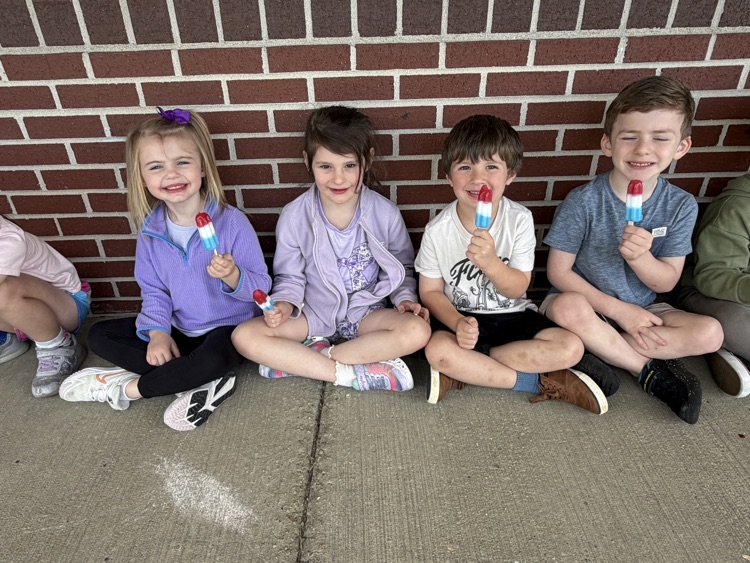 students with sidewalk chalk