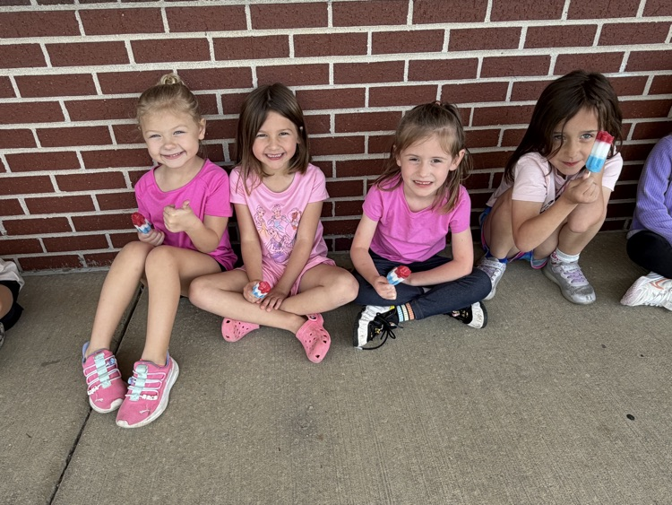 students with sidewalk chalk