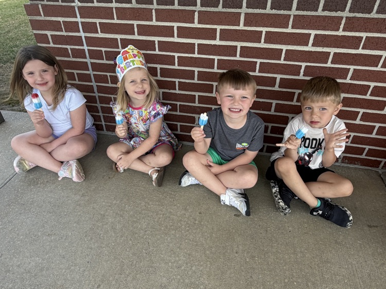 students with sidewalk chalk