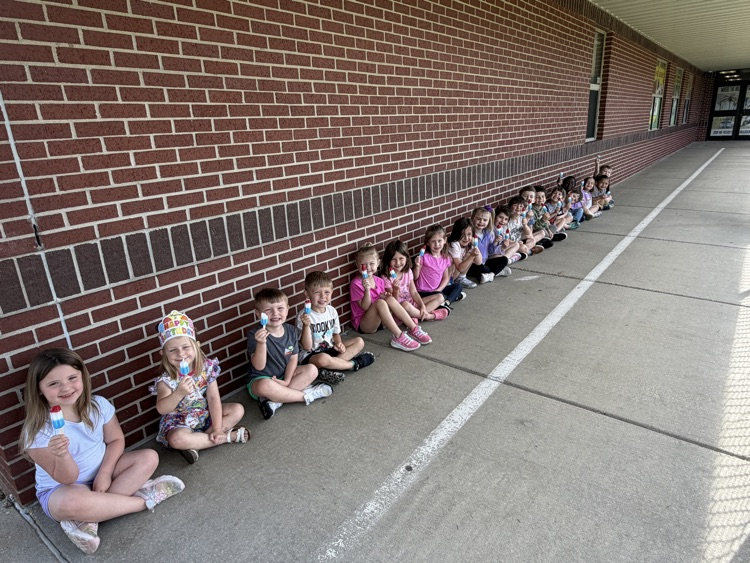 students with sidewalk chalk
